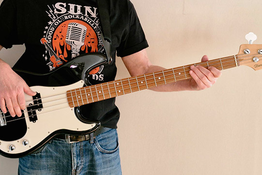 Soittotunnit Nummelassa - sähköbasso.